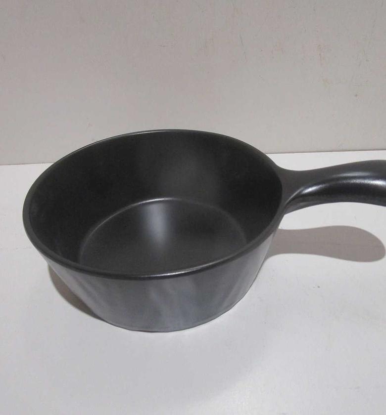 Sauce pan w handle 100% image