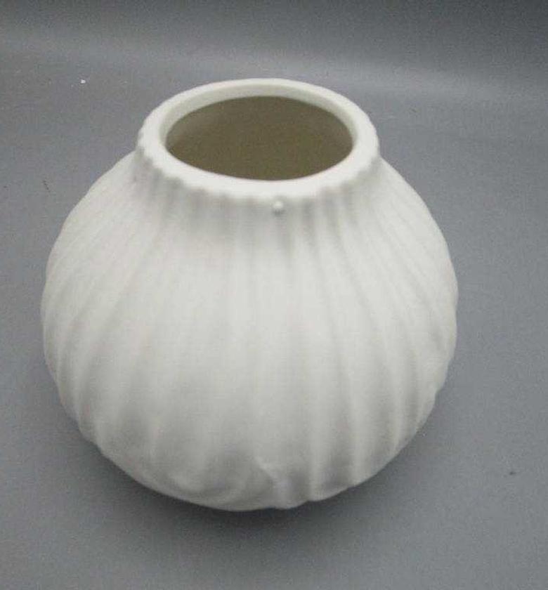 Vase porcelain matt 12x12x11cm image