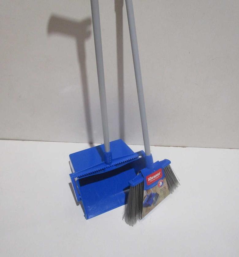 Dustpan & broom set wind-proof image