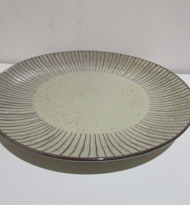 Plate 10.5" beige w brown image