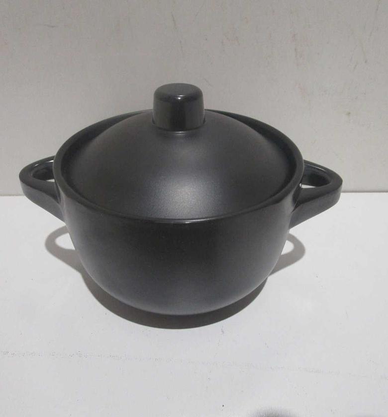 Sauce pan w lid 100% image