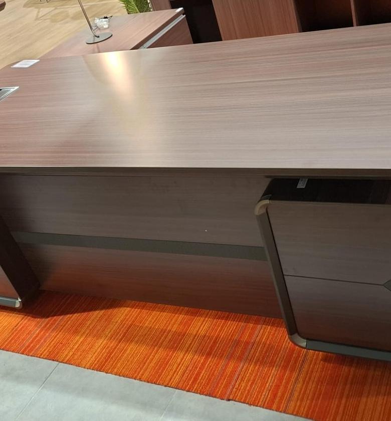 Executive desk na red oak image