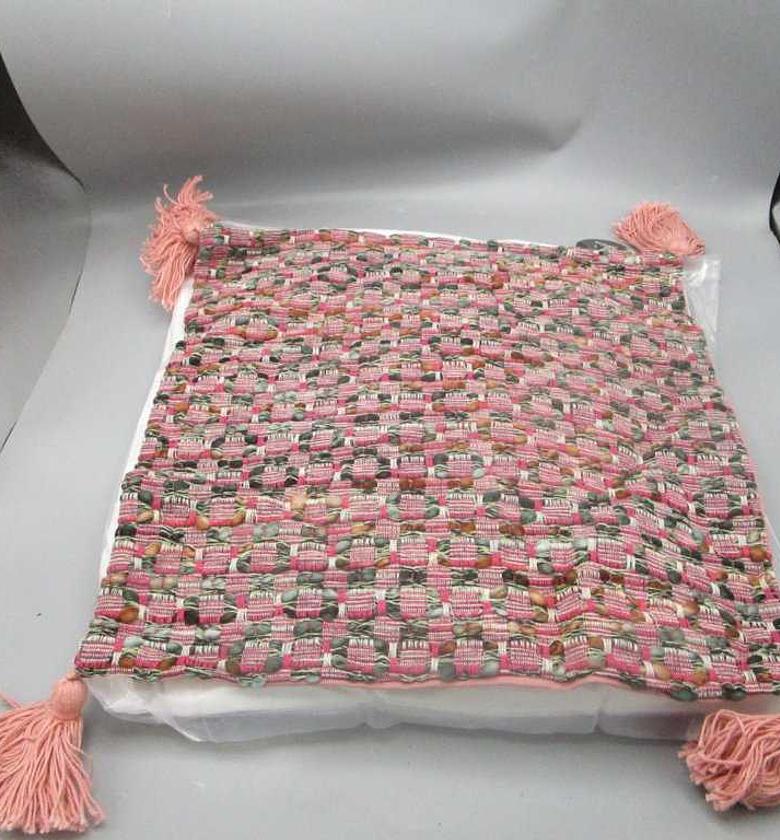 Cushion weaved cushion w/ image