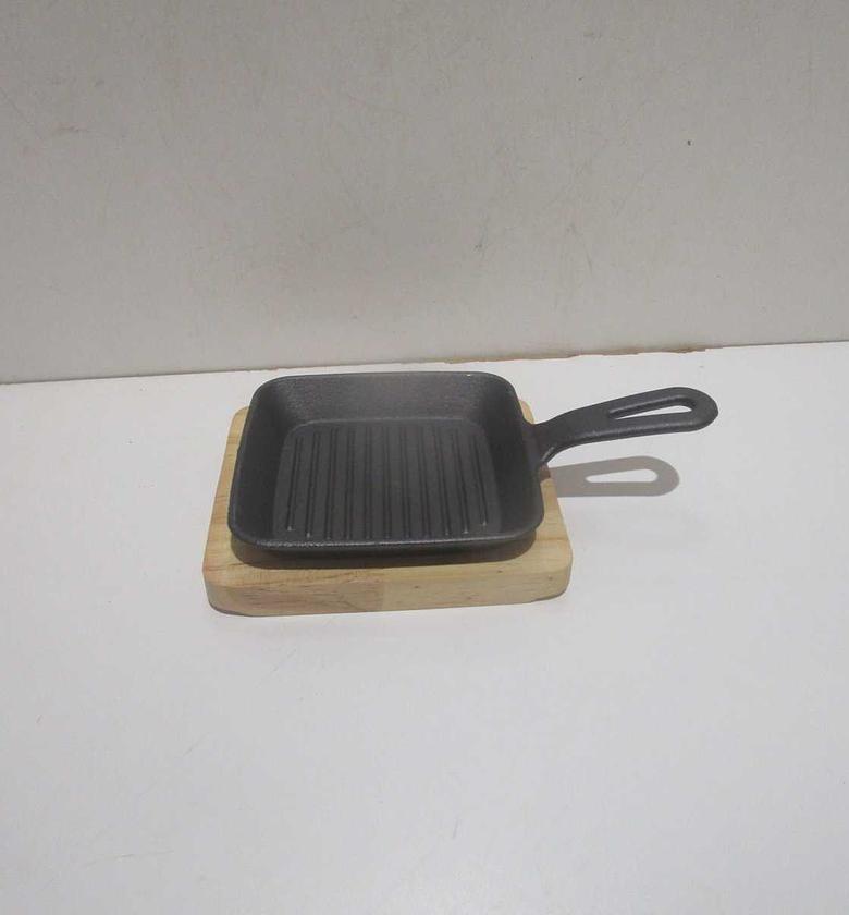 Cast iron plate+wooden base image