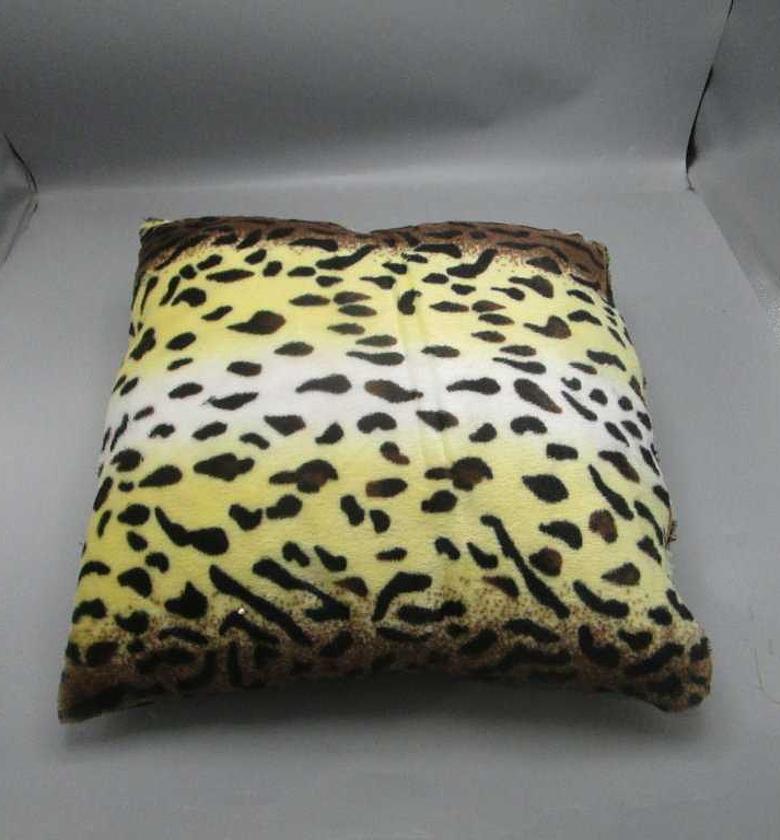 Cushion 40*40 leopard 
fi image