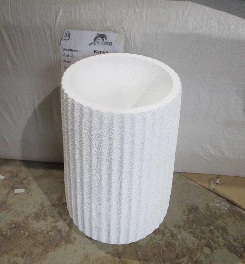 Planter pot polyresin black image