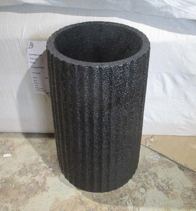 Planter pot polyresin black image