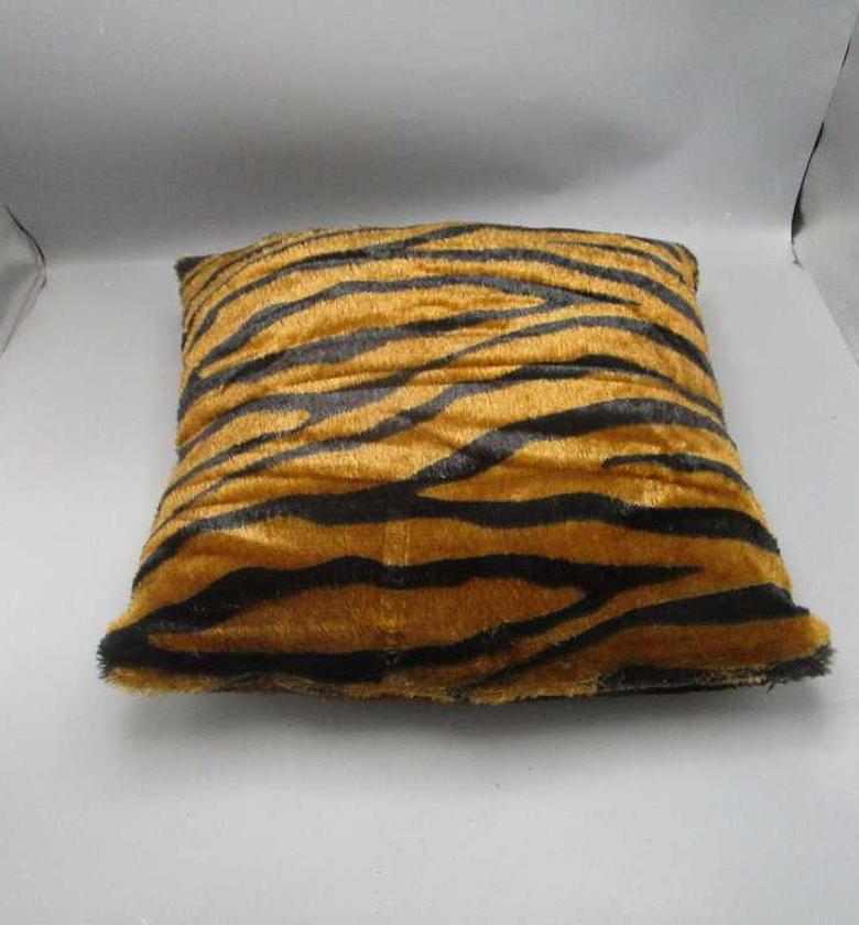 Cushion 40*40 tiger 
fill image