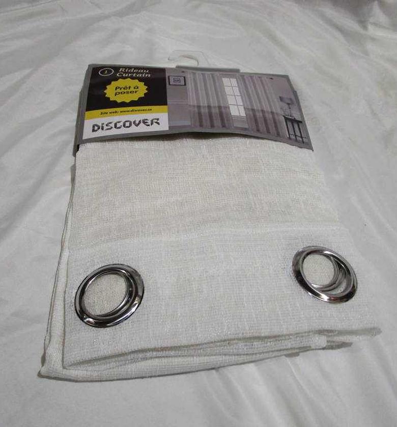 CURTAIN WITH 8 ROUND RING image