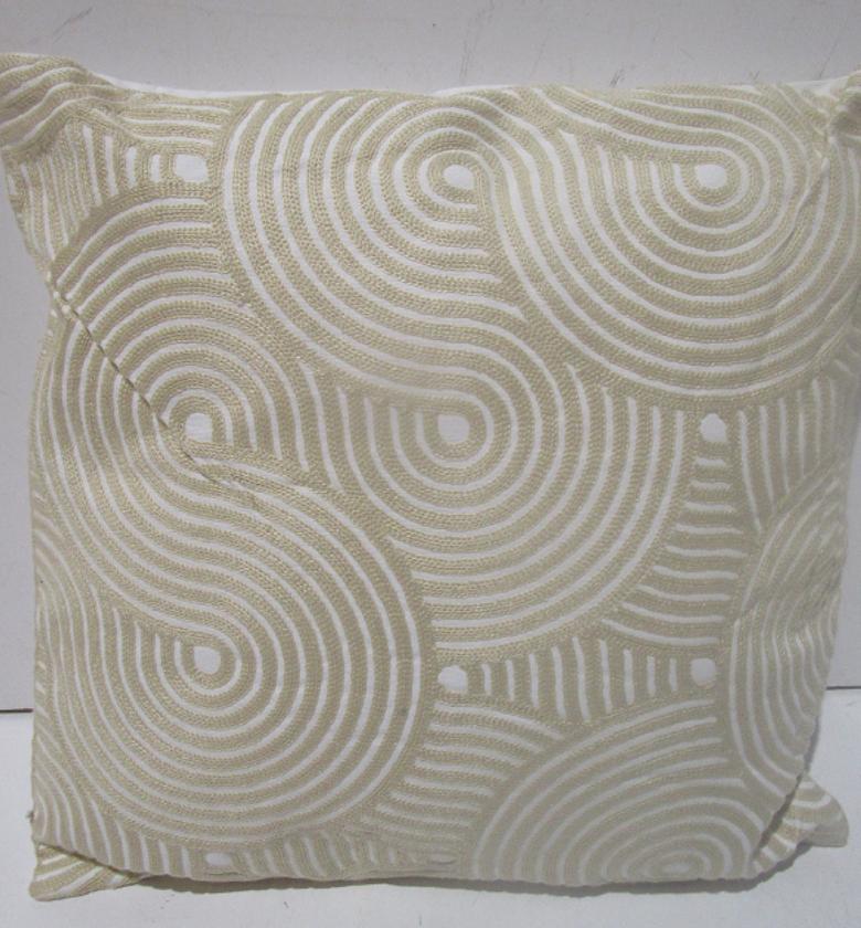 Cushion cream rond design image