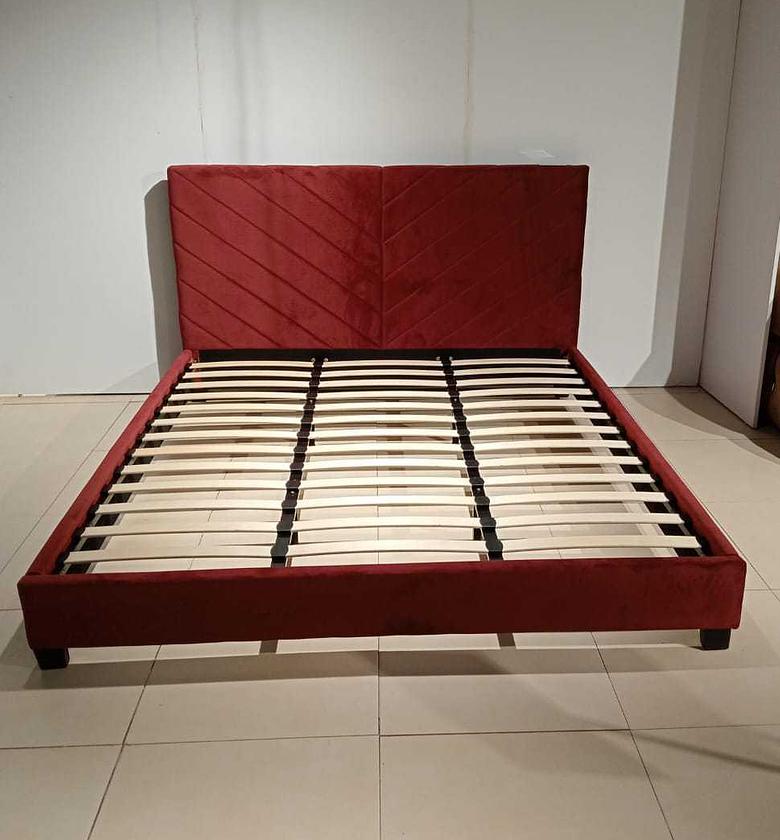 King size bed-burgundy mattress image