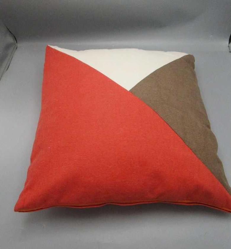 Cushion brown+---- white+ image