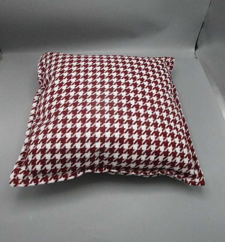 Cushion 45*45 red 
400g 
 image