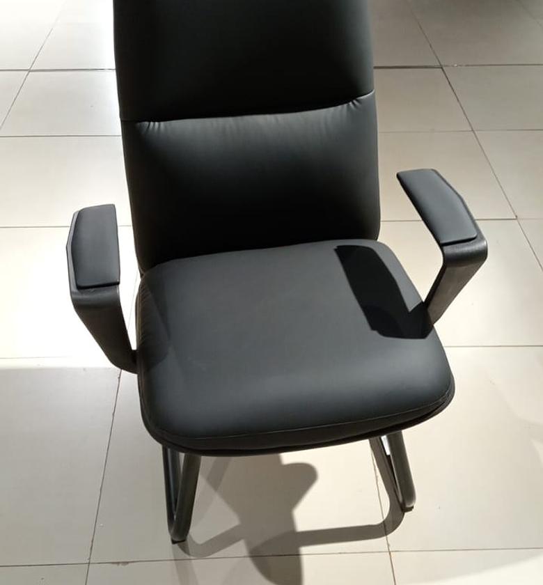 Office visitor chair pu black image