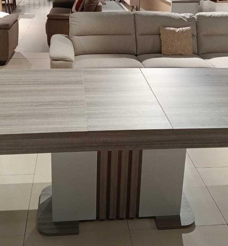 Extension dining table #ref:pesaro-tab image