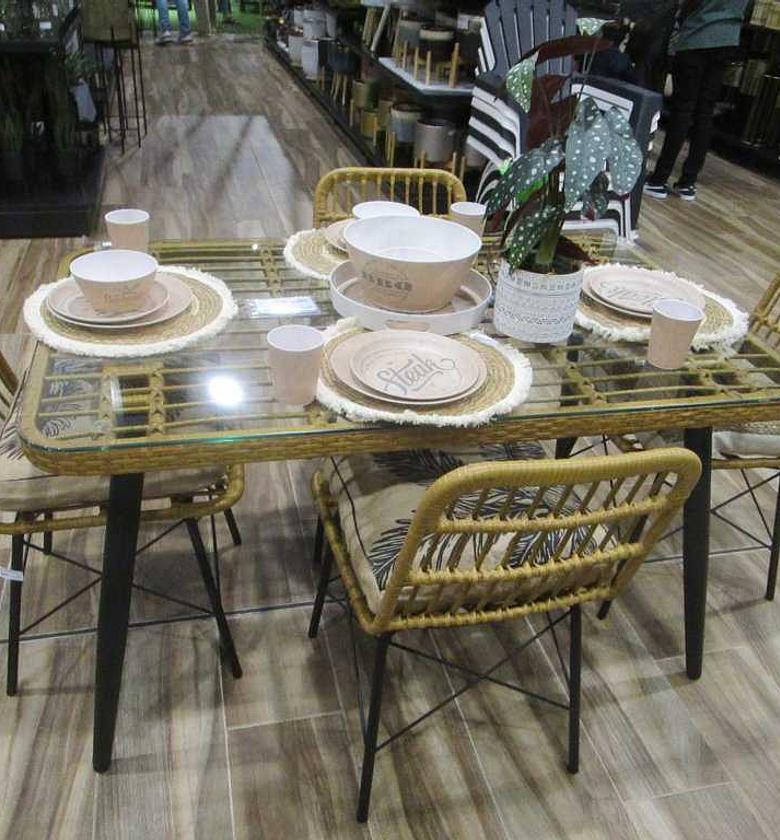 Table set rectangular +-- image